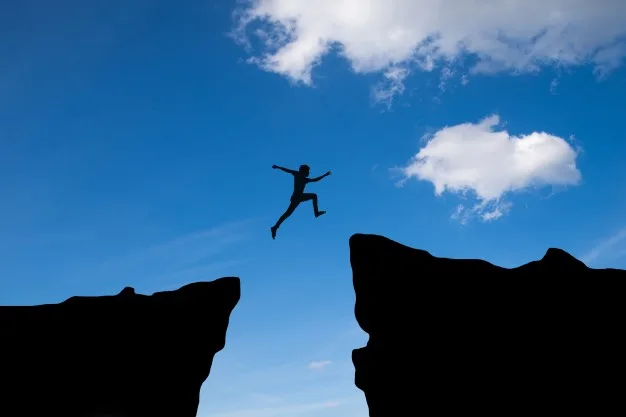 Hoje vamos aprender sobre dois verbos muito confundidos em inglês: Jump e skip. Ambos significam pular, mas será que podemos utilizá-los como sinônimos?
