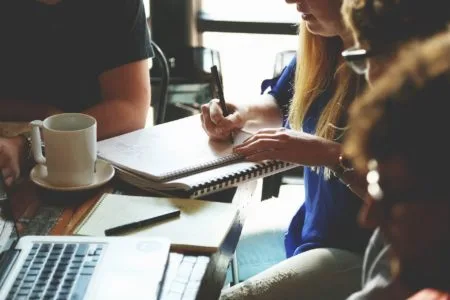 22 Expressões em Inglês para Não Pego de Surpresa no Trabalho