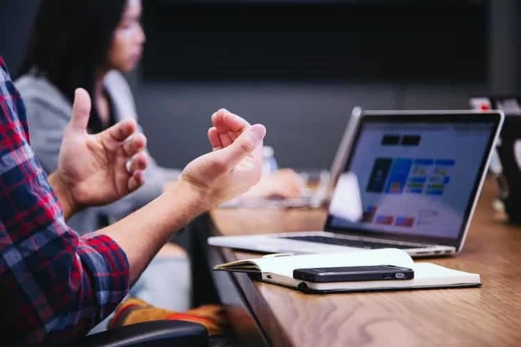 4 Dicas para Perder o Medo de Falar Inglês no Trabalho
